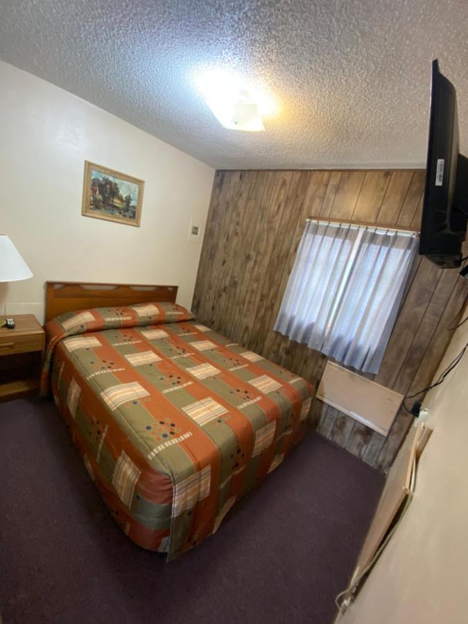 Rainbow Motel Термополіс Екстер'єр фото