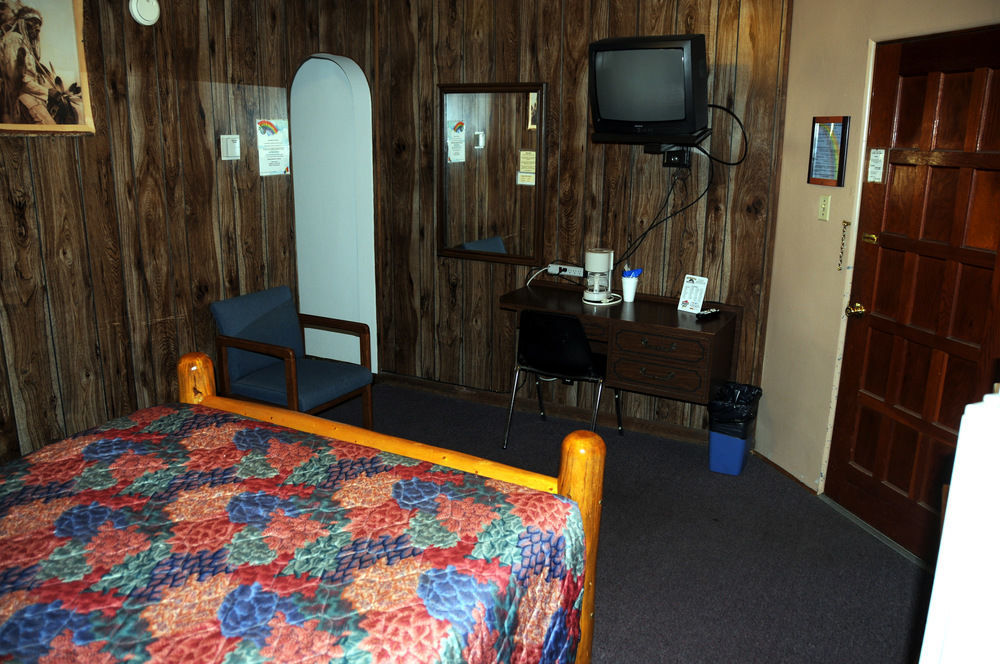 Rainbow Motel Термополіс Екстер'єр фото