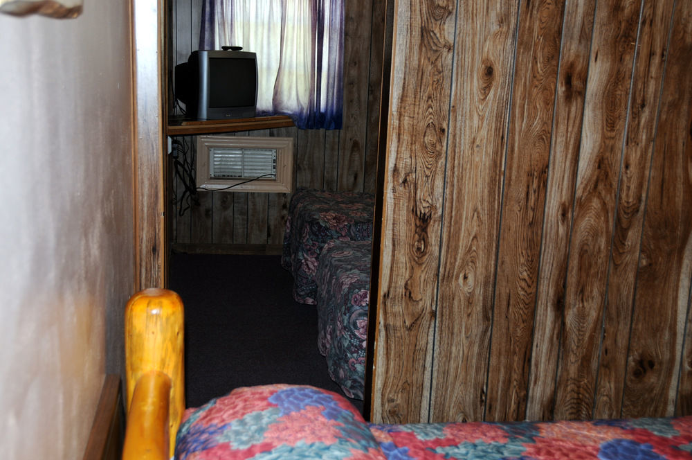 Rainbow Motel Термополіс Екстер'єр фото