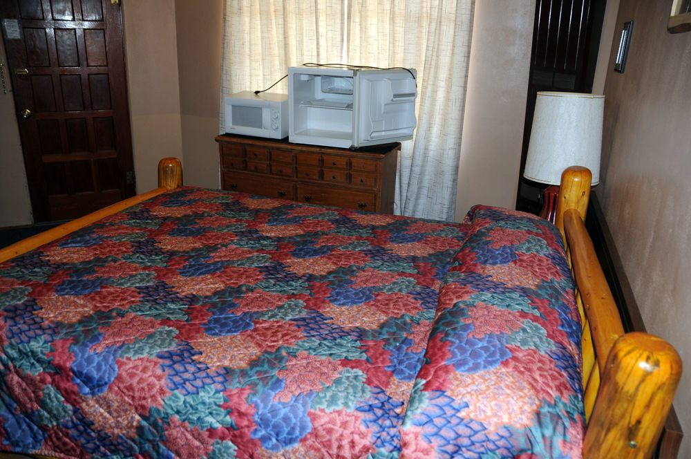 Rainbow Motel Термополіс Екстер'єр фото