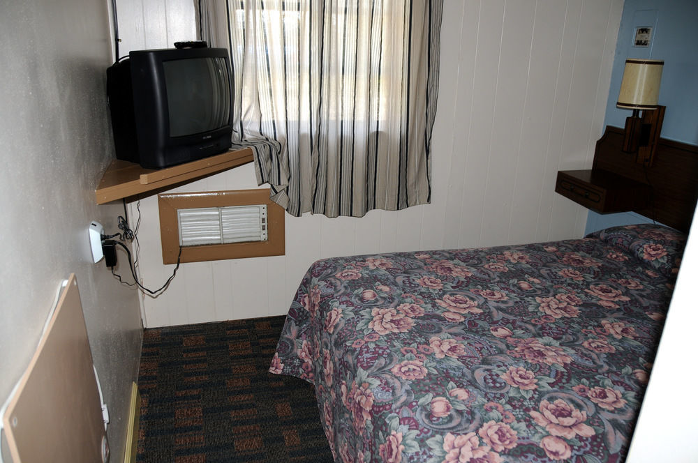 Rainbow Motel Термополіс Екстер'єр фото