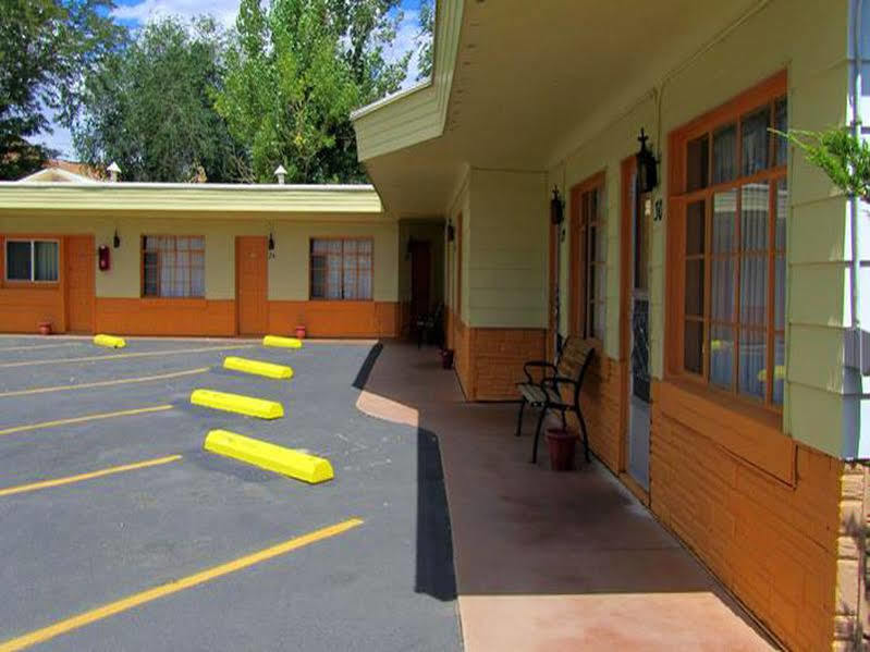Rainbow Motel Термополіс Екстер'єр фото
